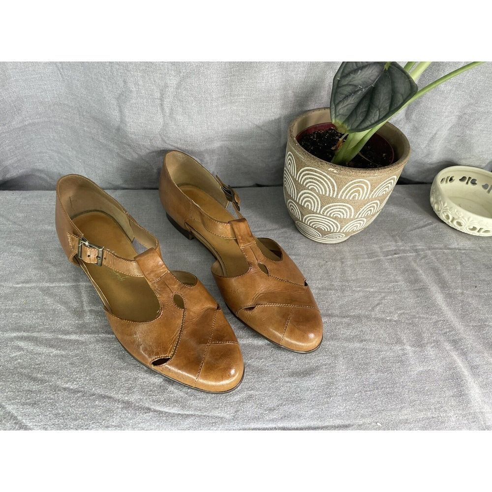 Leather Craft Premiere Collection Style Eileen 234289 7 1/2 Brown Leather Flat